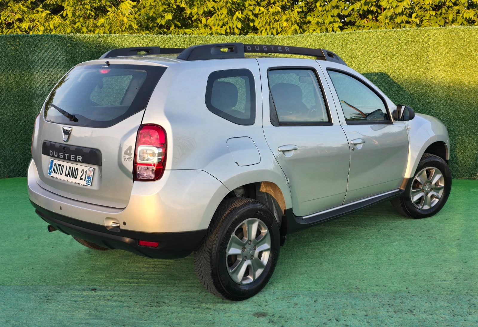 Dacia Duster 1.5DCI* 109кс* 4х4* 74000км* , снимка 4 - Автомобили и джипове - 54841031