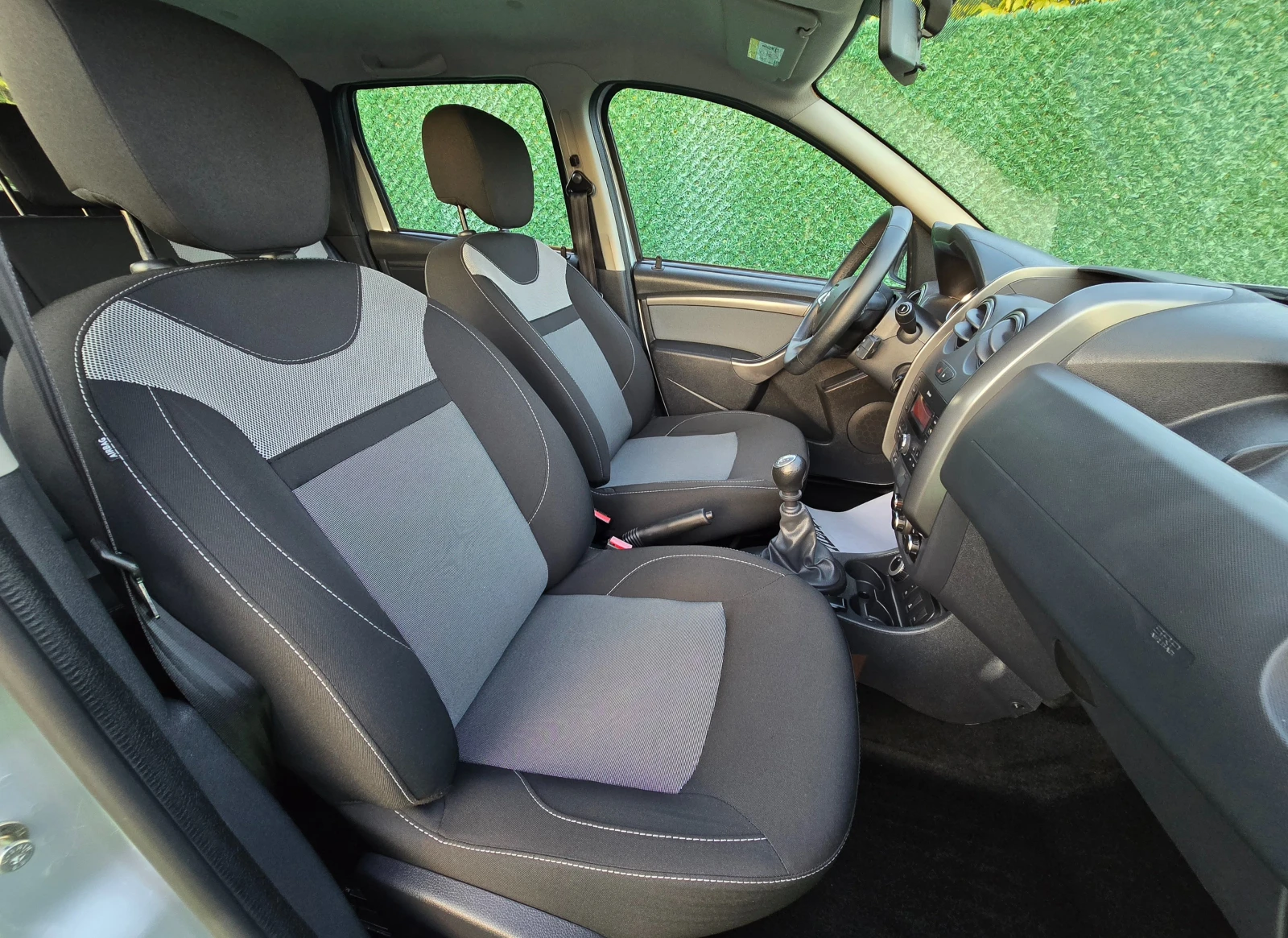 Dacia Duster 1.5DCI* 109кс* 4х4* 74000км* , снимка 10 - Автомобили и джипове - 54841031