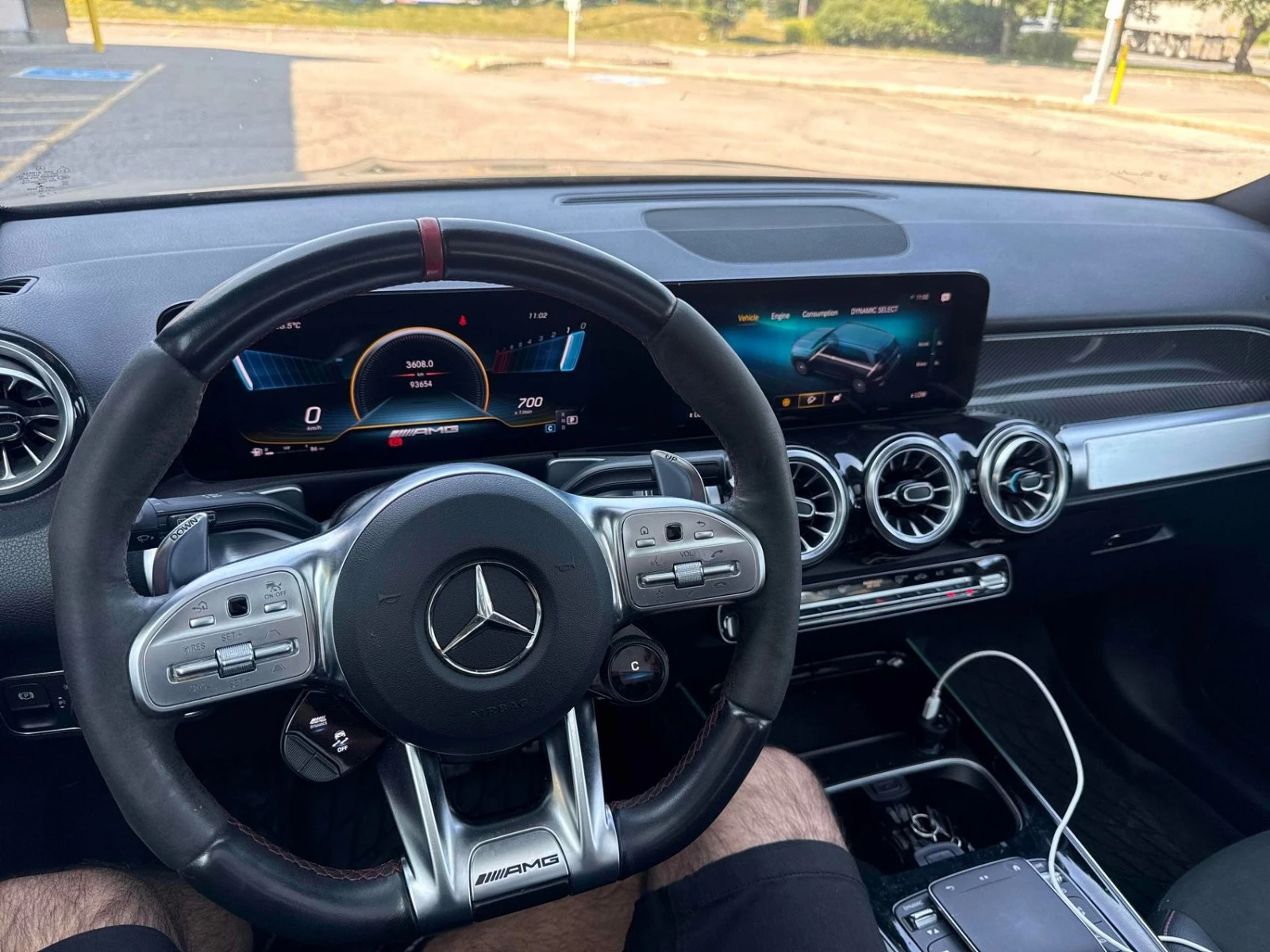 Mercedes-Benz GLB35AMG DISTRONIC* 360* HUD* СЛ.ЛЕНТИ, снимка 10 - Автомобили и джипове - 55572205