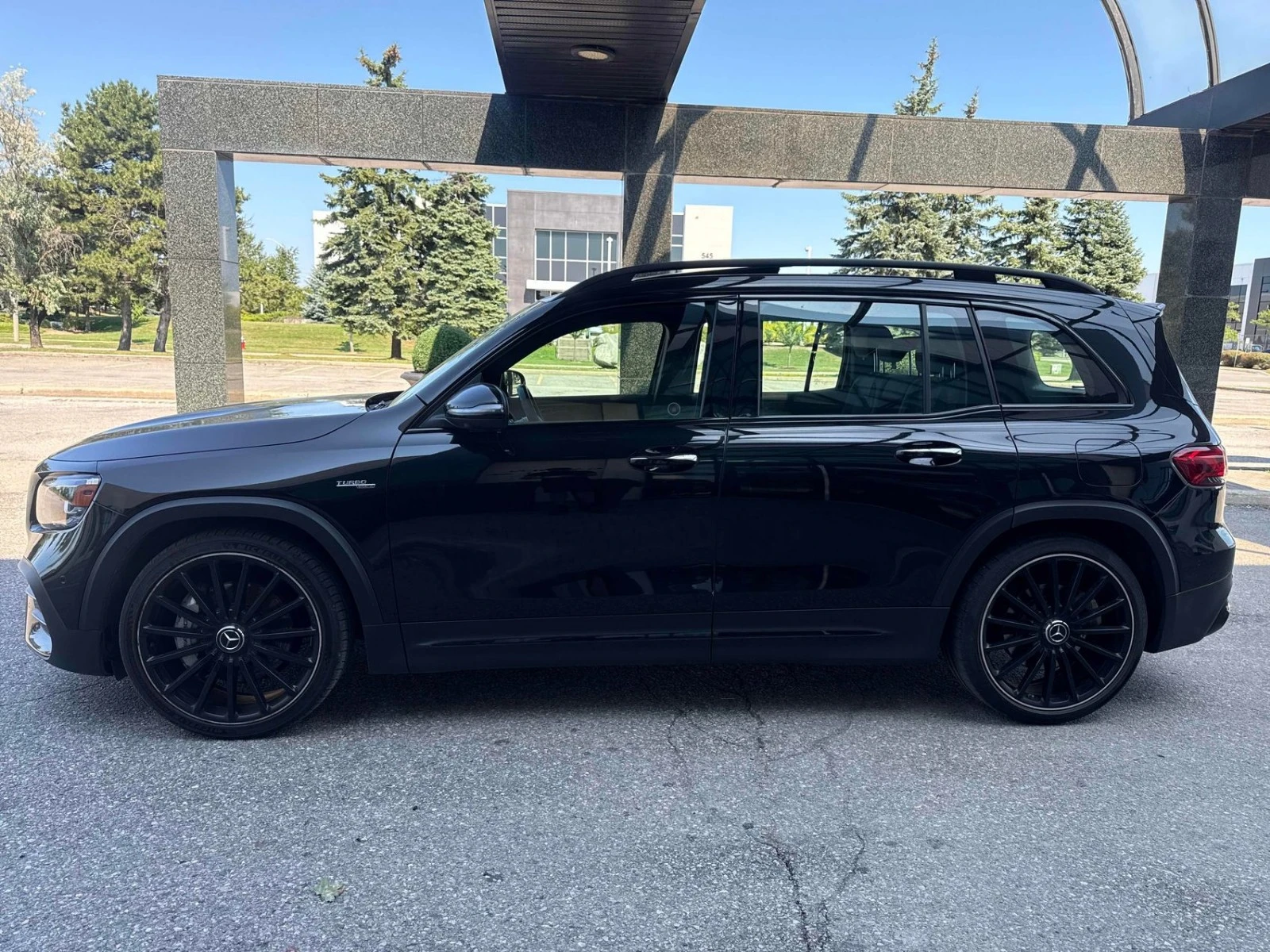 Mercedes-Benz GLB35AMG DISTRONIC* 360* HUD* СЛ.ЛЕНТИ, снимка 4 - Автомобили и джипове - 55572205