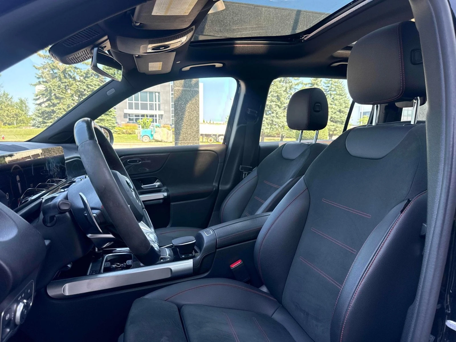 Mercedes-Benz GLB35AMG DISTRONIC* 360* HUD* СЛ.ЛЕНТИ, снимка 16 - Автомобили и джипове - 55572205