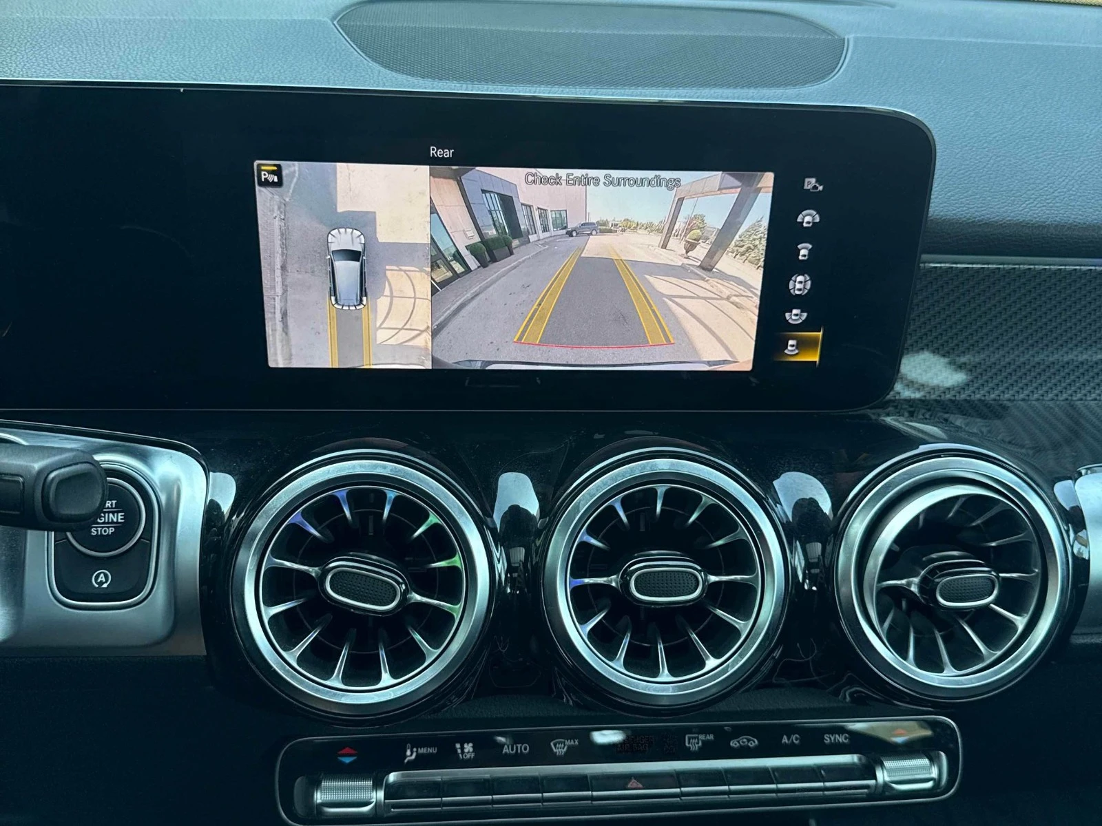 Mercedes-Benz GLB35AMG DISTRONIC* 360* HUD* СЛ.ЛЕНТИ, снимка 12 - Автомобили и джипове - 55572205