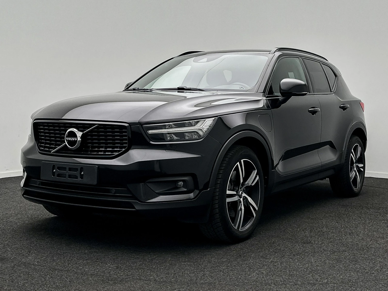 Volvo XC40 1.5 T4 R-Design Hybrid Auto Подгрев, снимка 3 - Автомобили и джипове - 55940440