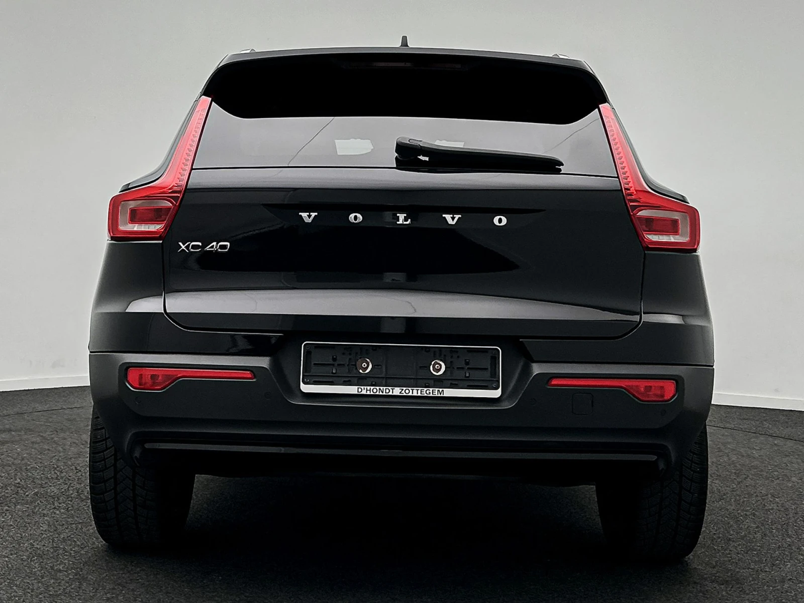 Volvo XC40 1.5 T4 R-Design Hybrid Auto Подгрев, снимка 5 - Автомобили и джипове - 55940440