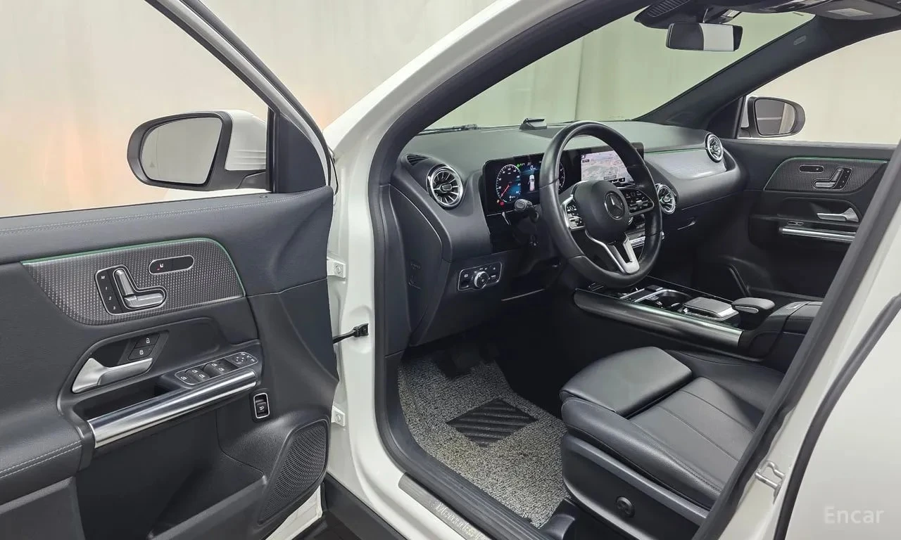 Mercedes-Benz GLA 220 ОАНОРАМА/ПОДГРЕВ/ПАМЕТ/АМБИЕНТ/ЛЕНТИ, снимка 10 - Автомобили и джипове - 56097005