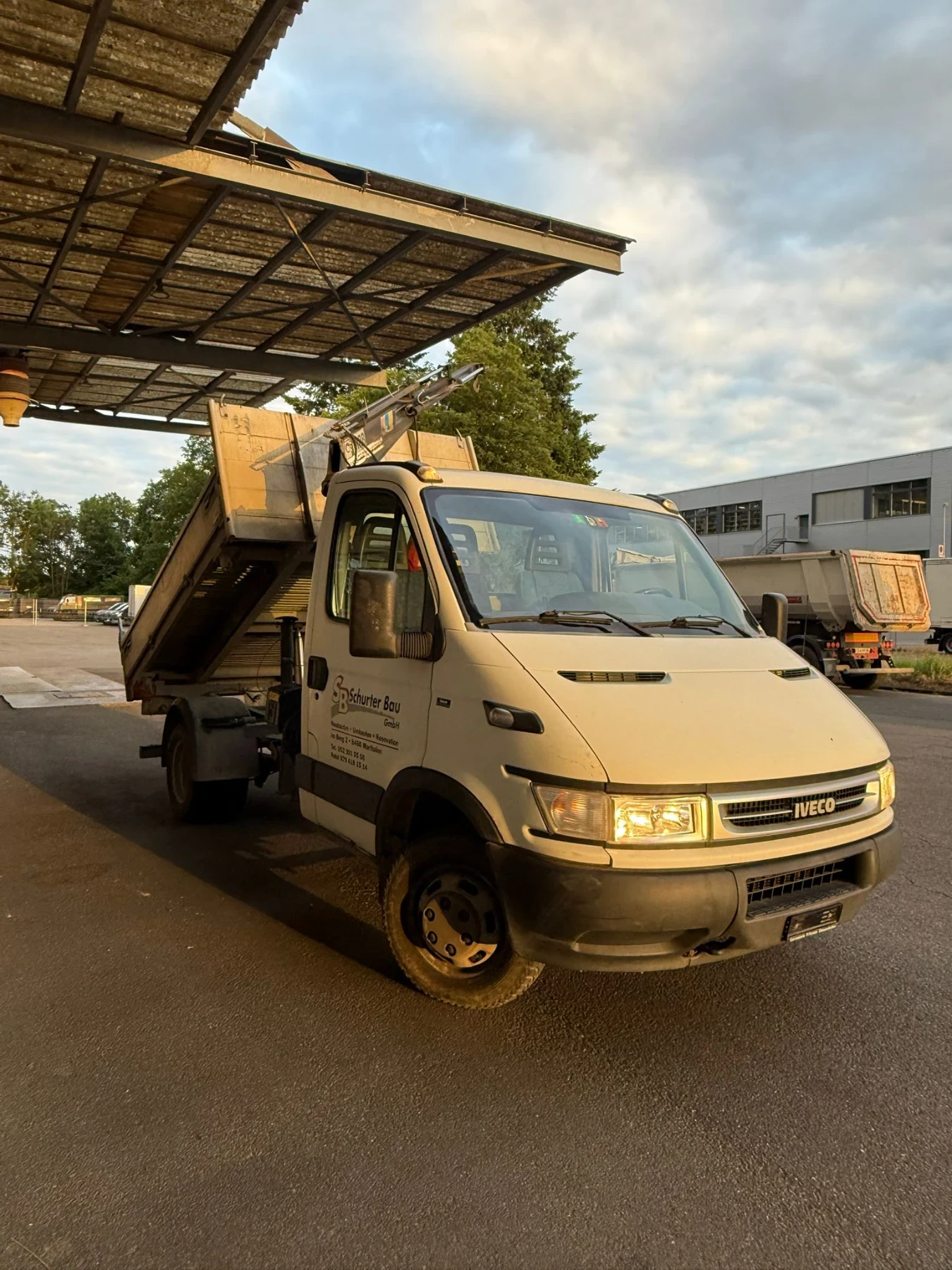Iveco Daily 35c14* 3.0HPI* САМОСВАЛ+ КРАН* 1800кг.* ШВЕЙЦАРИЯ*, снимка 3 - Бусове и автобуси - 54797161