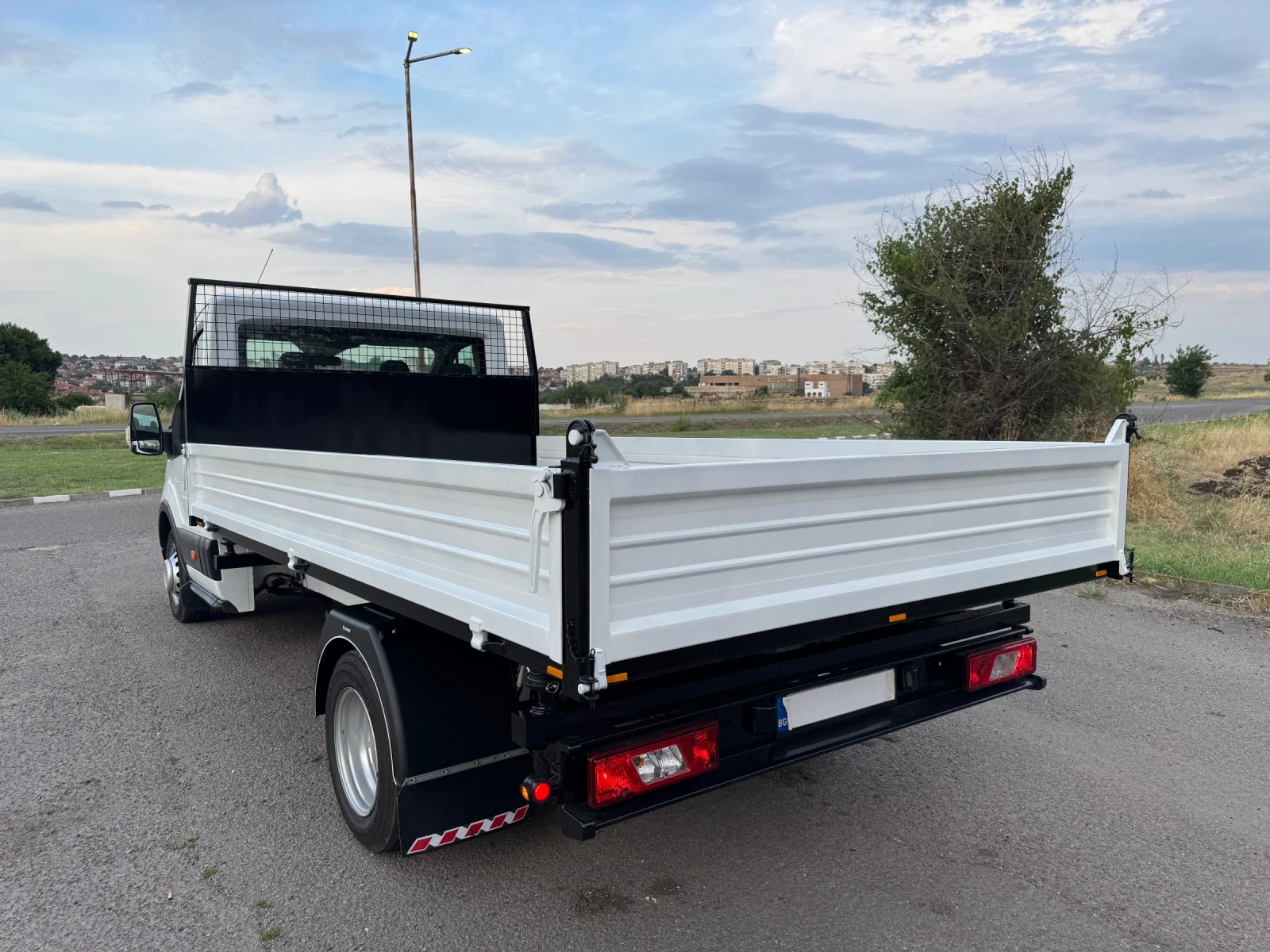 Iveco Daily САМОСВАЛ!! Климатроник!! , снимка 8 - Бусове и автобуси - 55803281