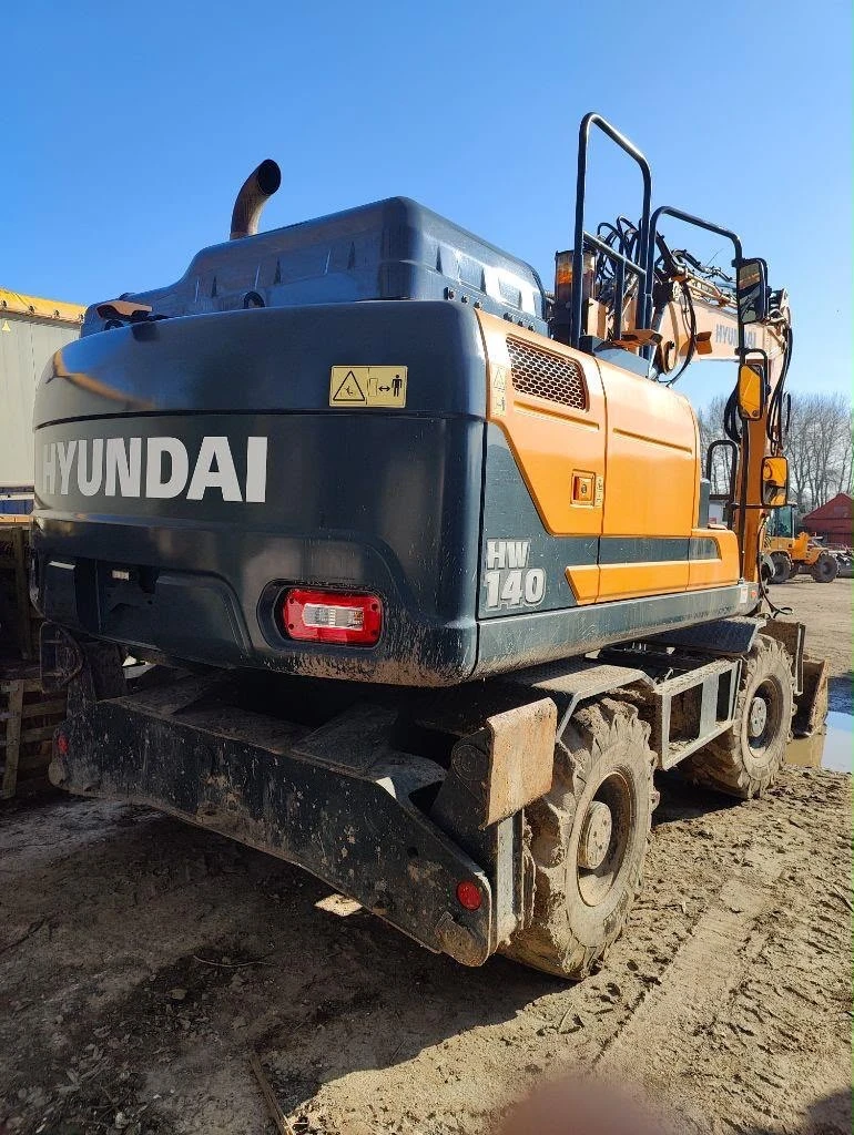 Багер Hyundai HW 140 САМО 5000 МОТО ЧАСА ЛИЗИНГ, снимка 2 - Индустриална техника - 55618199
