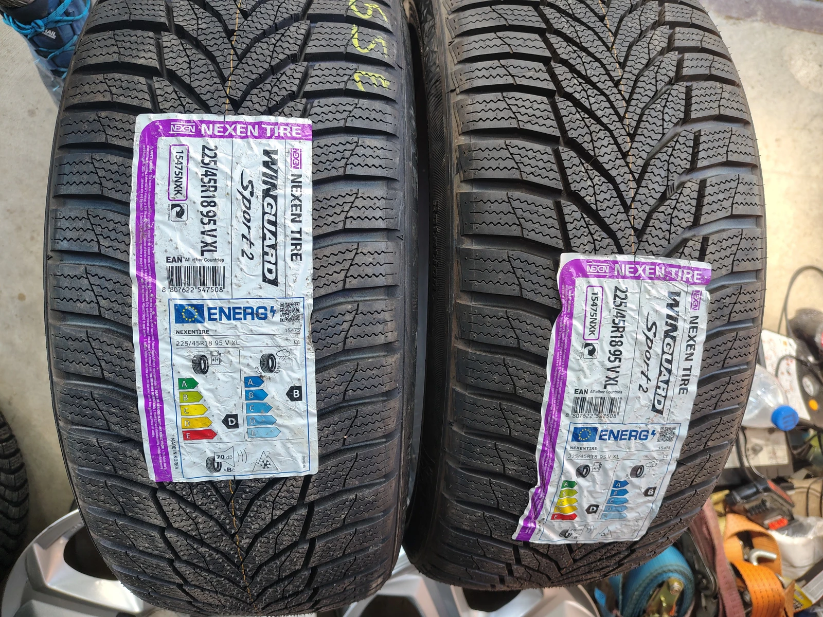 Гуми Зимни 225/45R18, снимка 2 - Гуми и джанти - 55844372