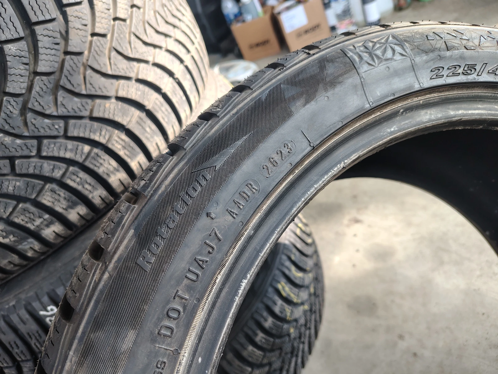 Гуми Зимни 225/45R18, снимка 5 - Гуми и джанти - 55844372