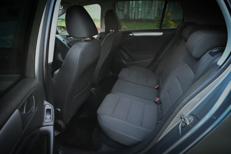 VW Golf 1.6TDI, снимка 12 - Автомобили и джипове - 52508037