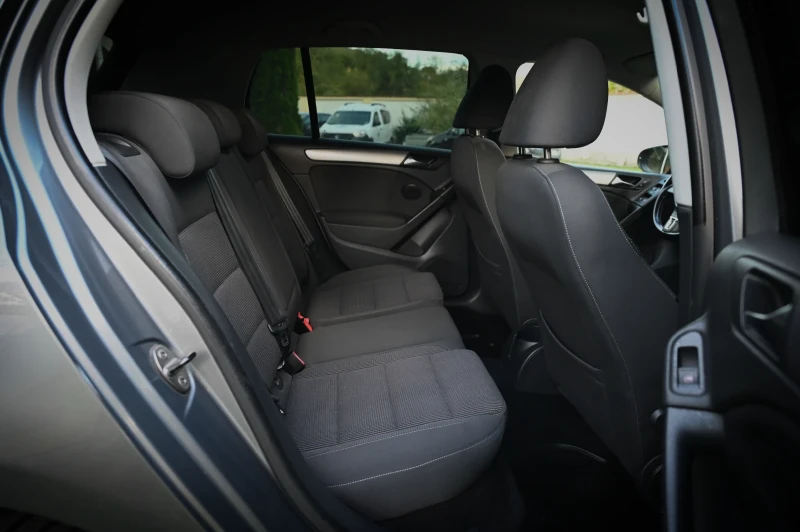 VW Golf 1.6TDI, снимка 13 - Автомобили и джипове - 52508037