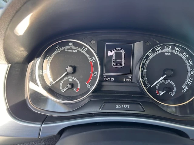 Skoda Fabia 1.0, снимка 12 - Автомобили и джипове - 54672338
