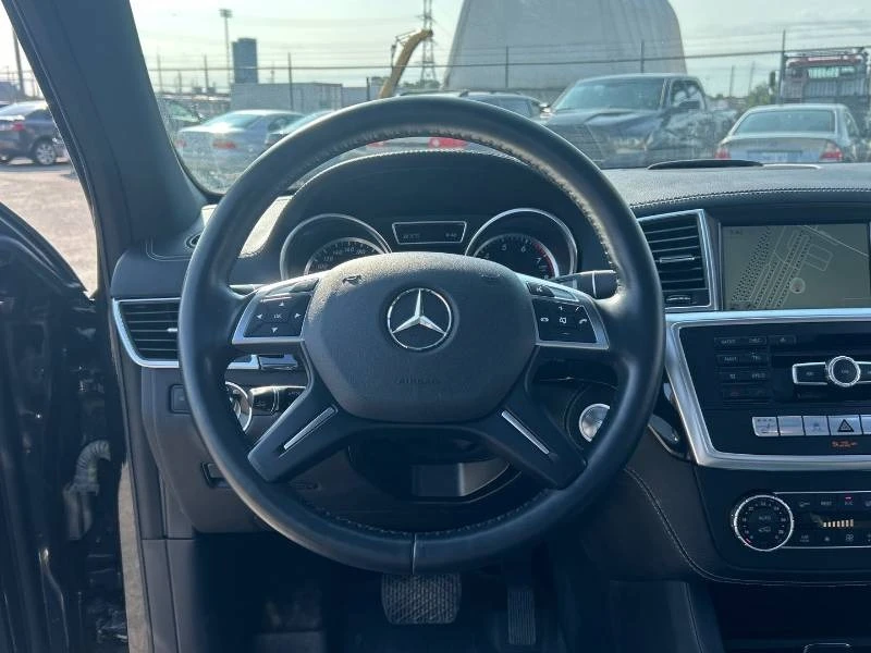 Mercedes-Benz ML 550 * 4MATIC * PANO * 360 * 2 КЛЮЧА * CARFAX, снимка 6 - Автомобили и джипове - 55645218