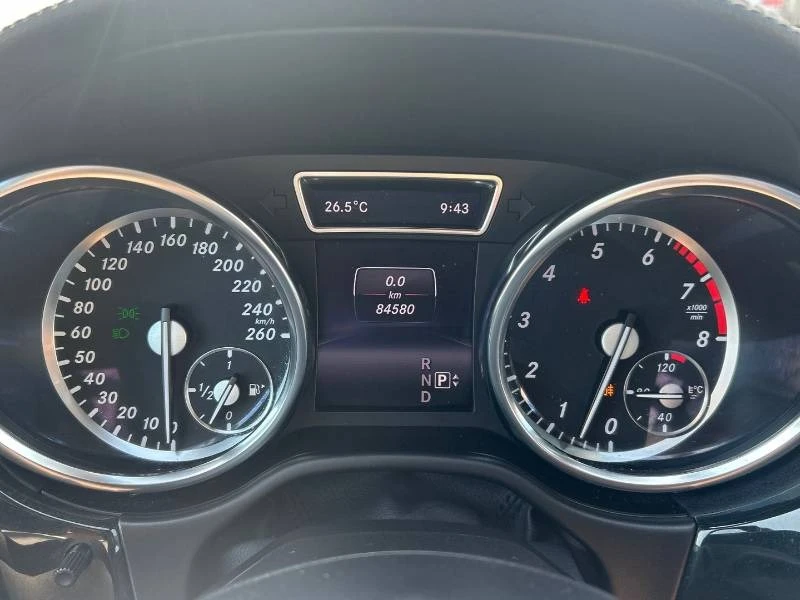Mercedes-Benz ML 550 * 4MATIC * PANO * 360 * 2 КЛЮЧА * CARFAX, снимка 9 - Автомобили и джипове - 55645218