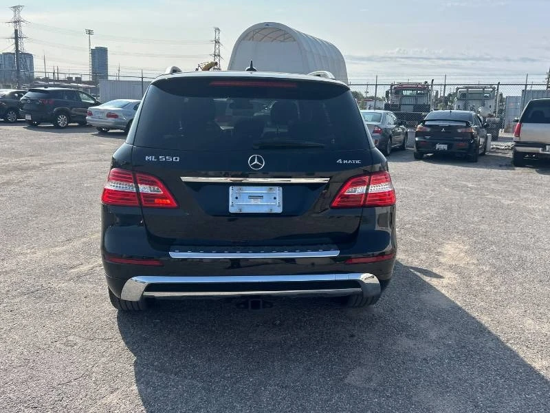 Mercedes-Benz ML 550 * 4MATIC * PANO * 360 * 2 КЛЮЧА * CARFAX, снимка 4 - Автомобили и джипове - 55645218