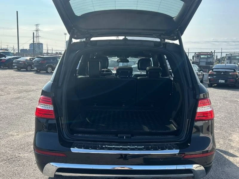 Mercedes-Benz ML 550 * 4MATIC * PANO * 360 * 2 КЛЮЧА * CARFAX, снимка 16 - Автомобили и джипове - 55645218