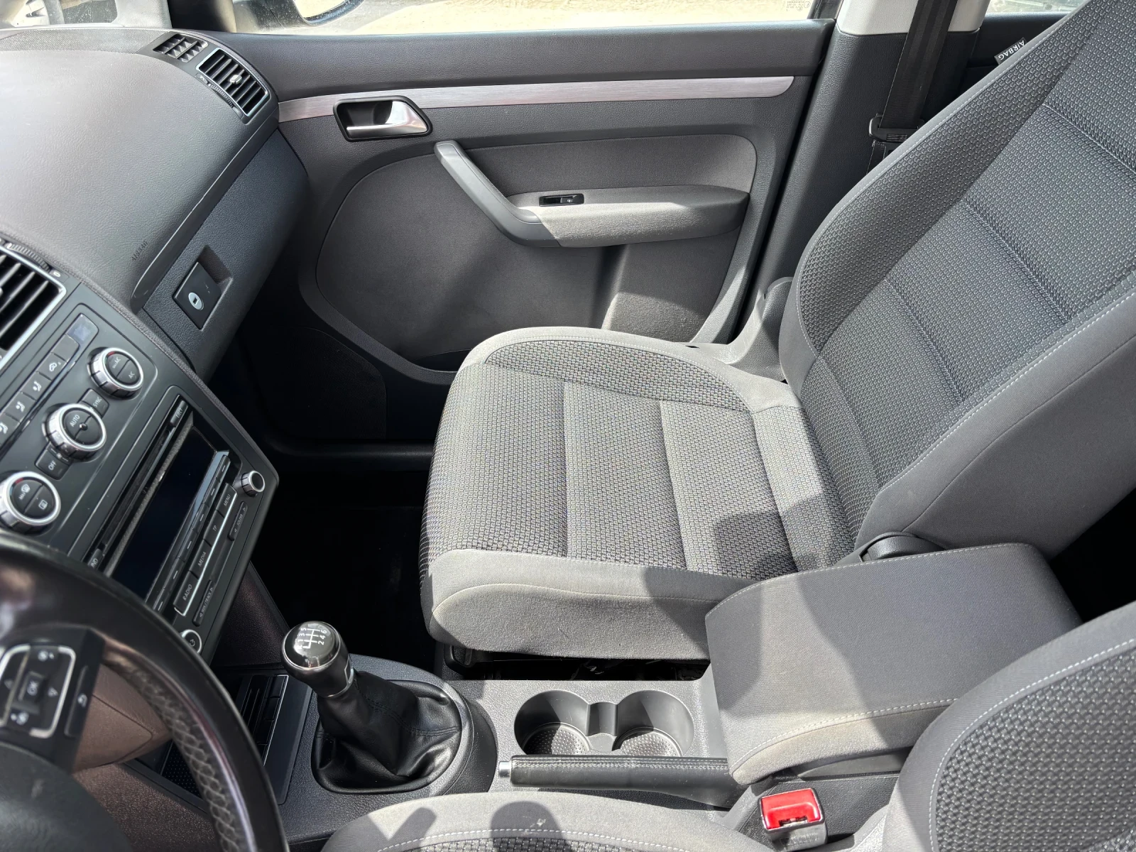 VW Touran 1.6 TDI 105кс Highline - изображение 10
