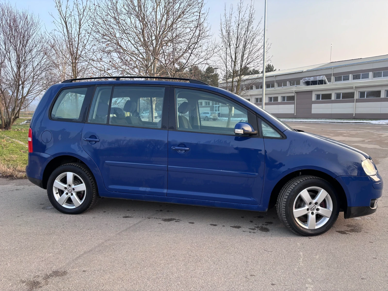 VW Touran 105к.с DSG - изображение 3