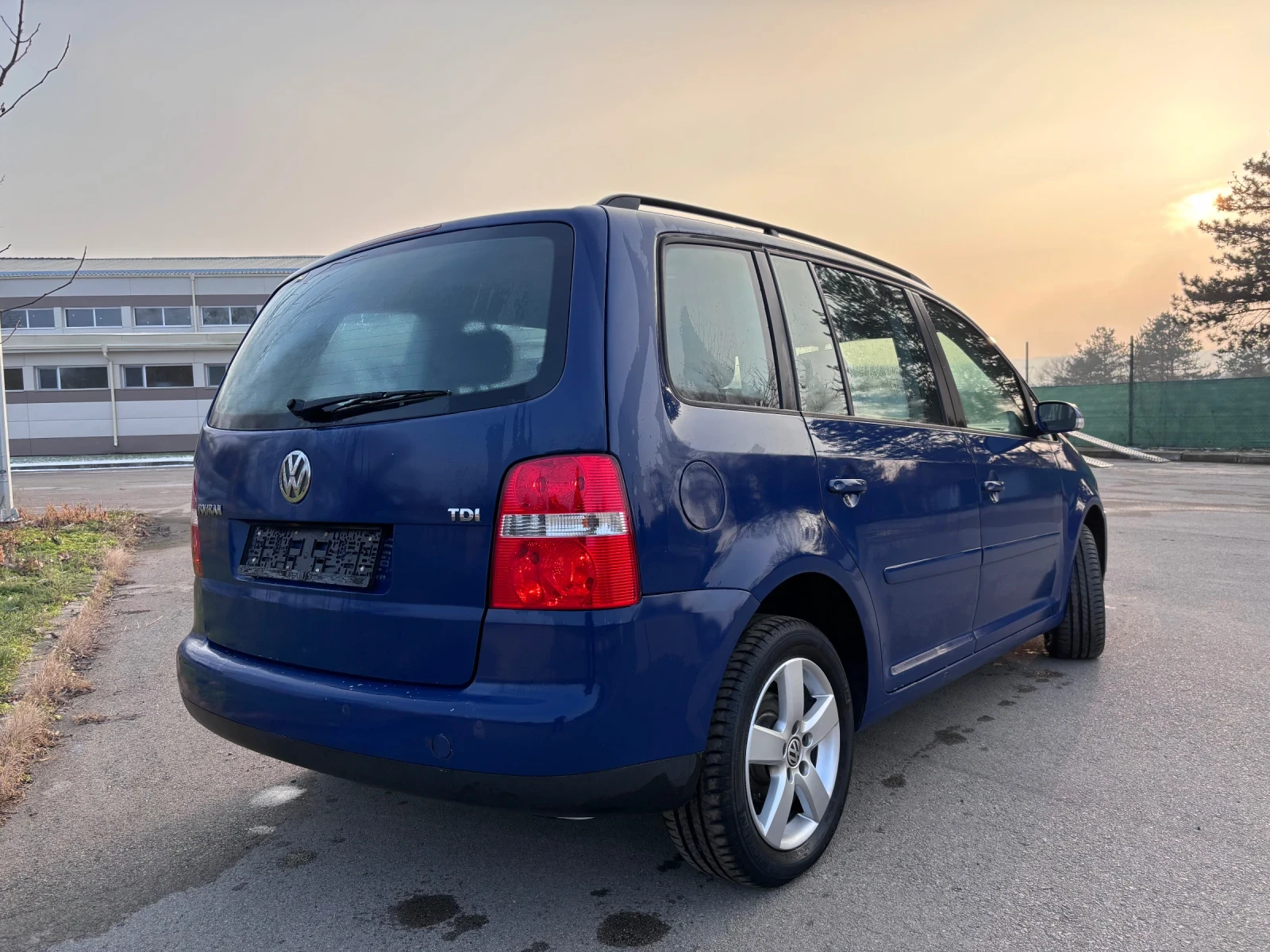 VW Touran 105к.с DSG - изображение 6