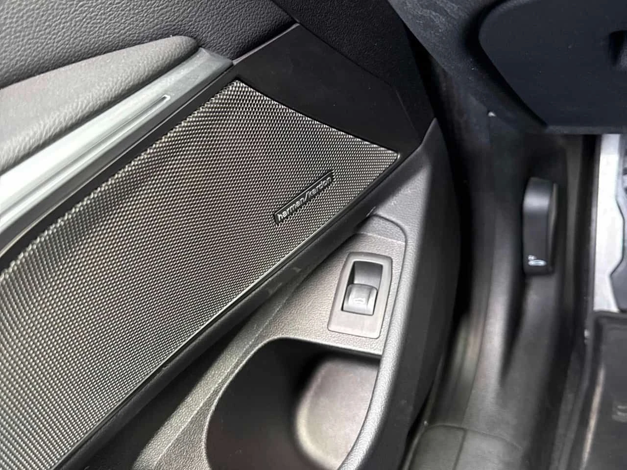 BMW 340 xDrive/360/ШИБИДАХ/HUD/HARMAN KARDON/ДИСТРОНИК, снимка 12 - Автомобили и джипове - 55667903