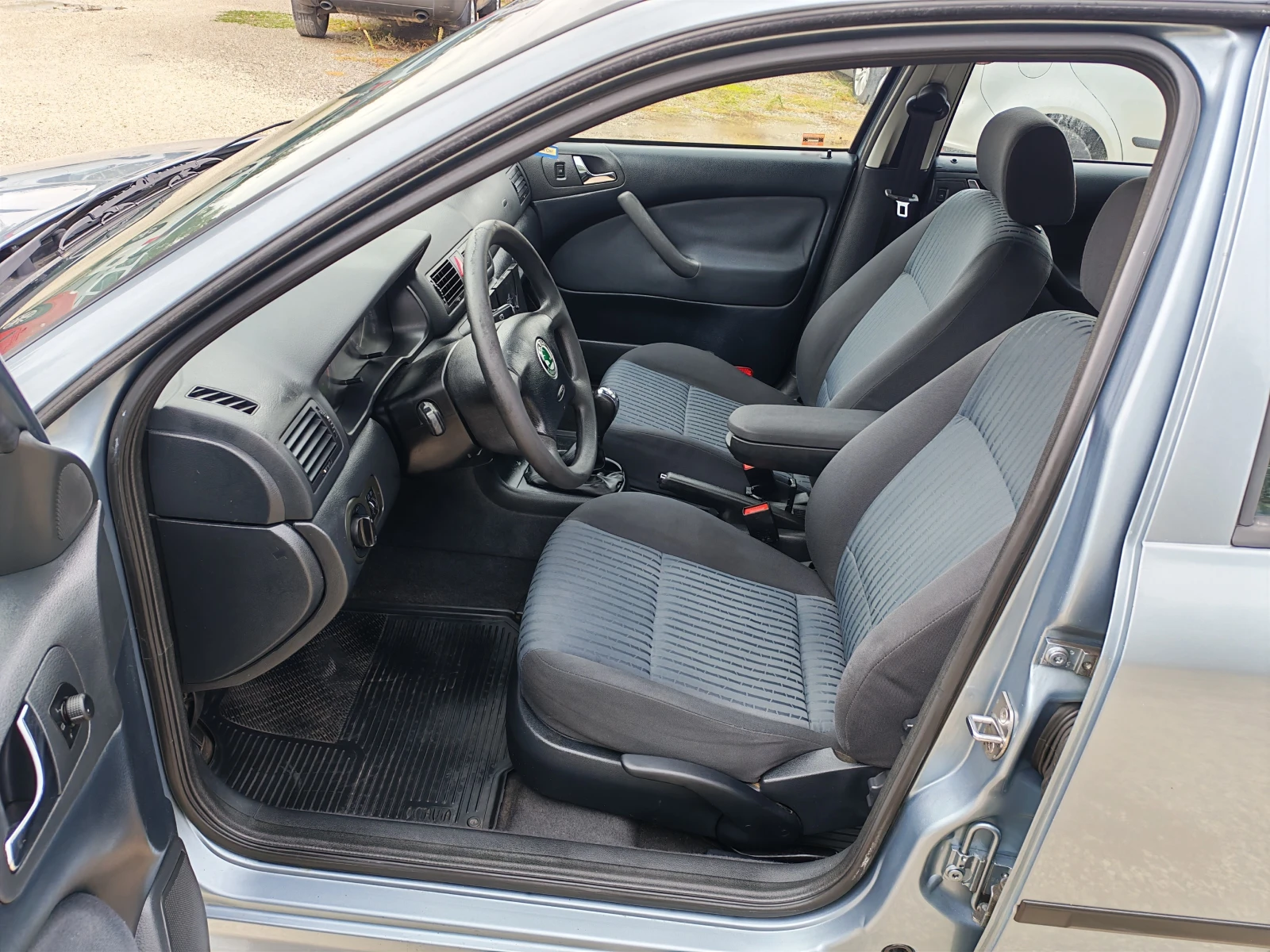 Skoda Octavia 2.0i/КЛИМА/ПОДГРЕВ, снимка 9 - Автомобили и джипове - 56477504