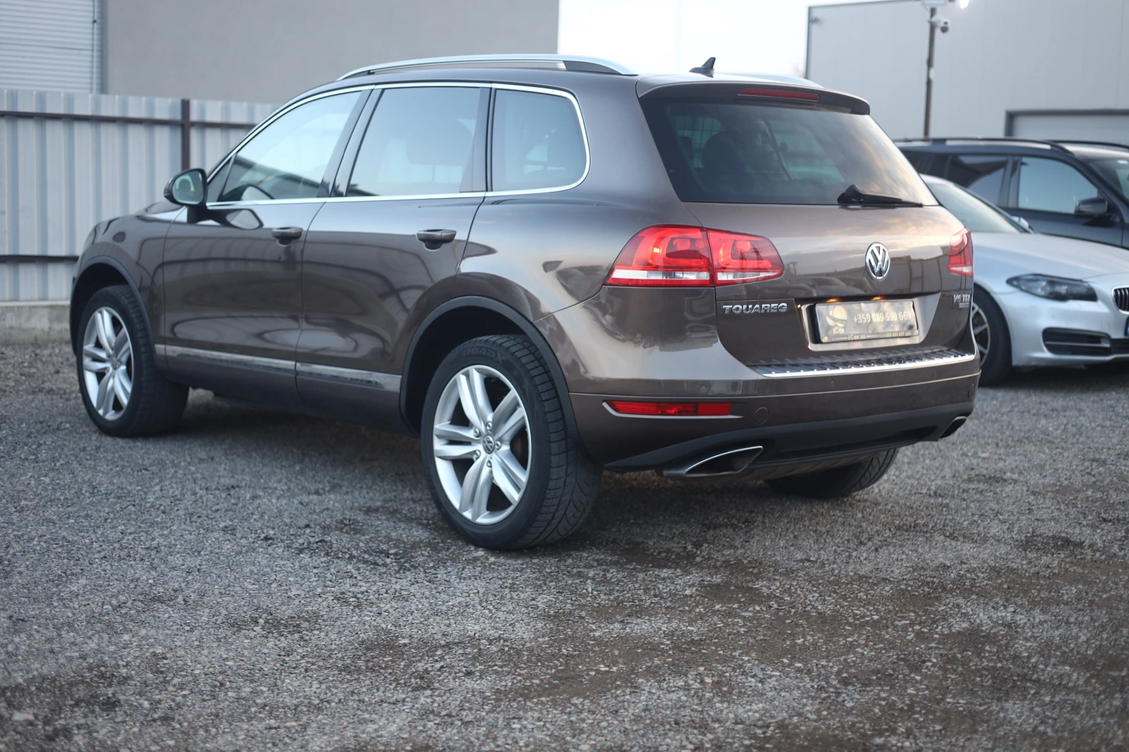 VW Touareg 3.0 TDI BiXenon Dynaudio Luft ACC PANORAMA @iCarbg - изображение 7