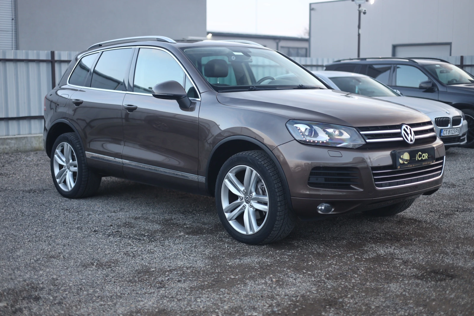 VW Touareg 3.0 TDI BiXenon Dynaudio Luft ACC PANORAMA @iCarbg - изображение 3