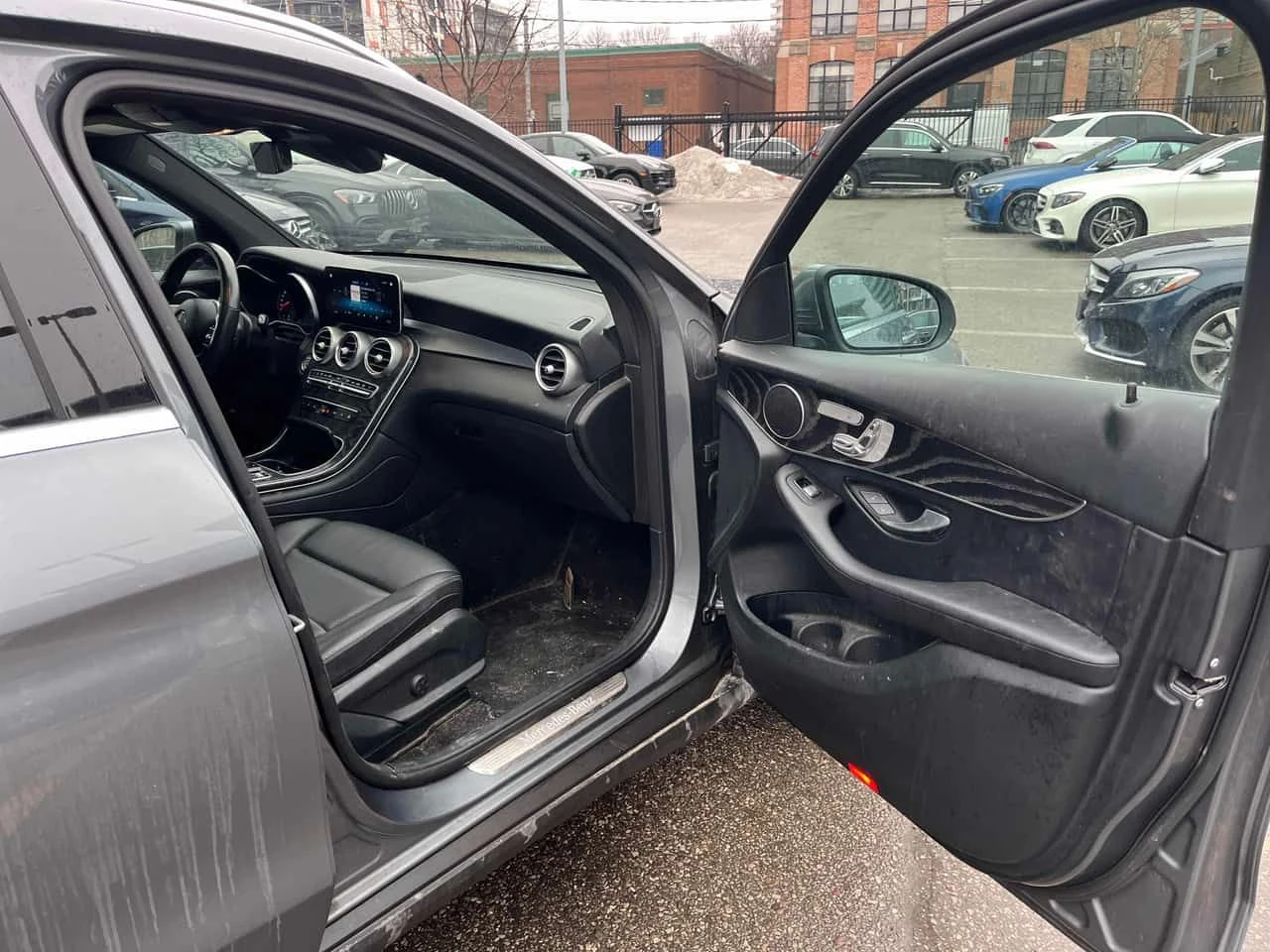 Mercedes-Benz GLC 300 CARFAX/360/PANO/ПРЕДСТАВИТЕЛСТВО НА MERCEDES , снимка 14 - Автомобили и джипове - 53740496