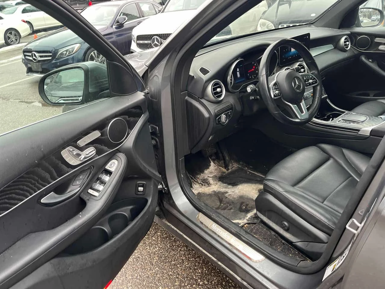 Mercedes-Benz GLC 300 CARFAX/360/PANO/ПРЕДСТАВИТЕЛСТВО НА MERCEDES , снимка 11 - Автомобили и джипове - 53740496