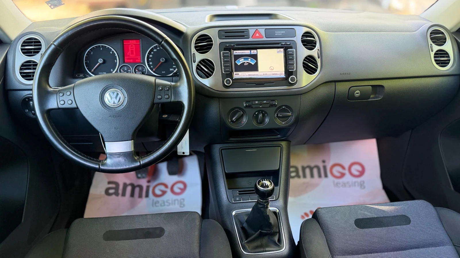VW Tiguan 2.0TDi, SPORT, 4x4, ШВЕЙЦАРИЯ, снимка 11 - Автомобили и джипове - 54622823