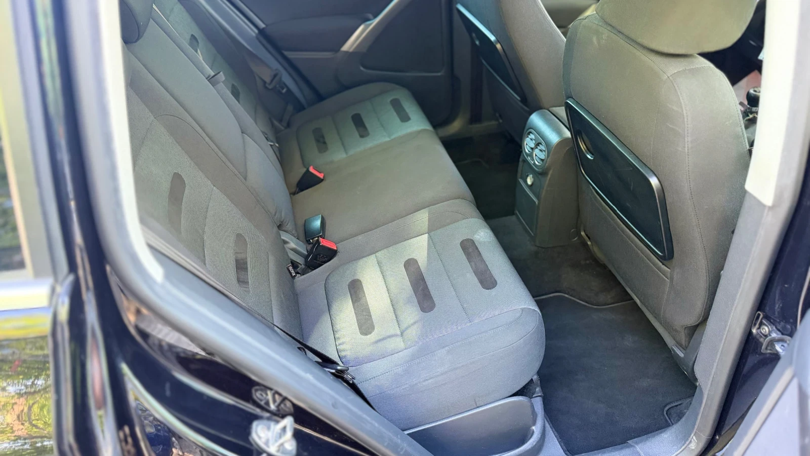 VW Tiguan 2.0TDi, SPORT, 4x4, ШВЕЙЦАРИЯ, снимка 13 - Автомобили и джипове - 54622823