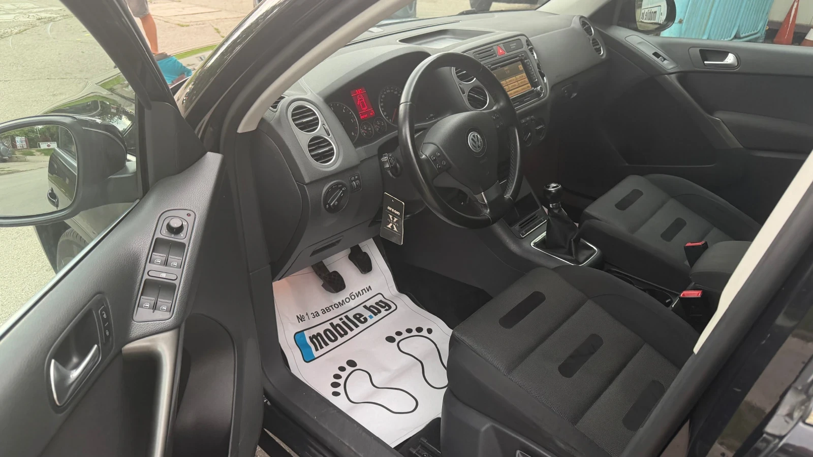 VW Tiguan 2.0TDi, SPORT, 4x4, ШВЕЙЦАРИЯ, снимка 9 - Автомобили и джипове - 54622823