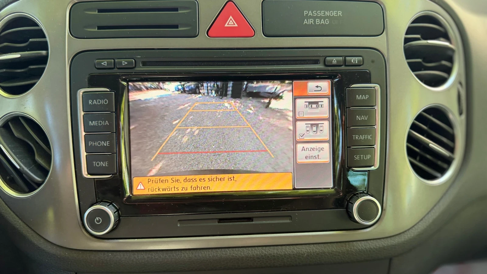 VW Tiguan 2.0TDi, SPORT, 4x4, ШВЕЙЦАРИЯ, снимка 9 - Автомобили и джипове - 54622823