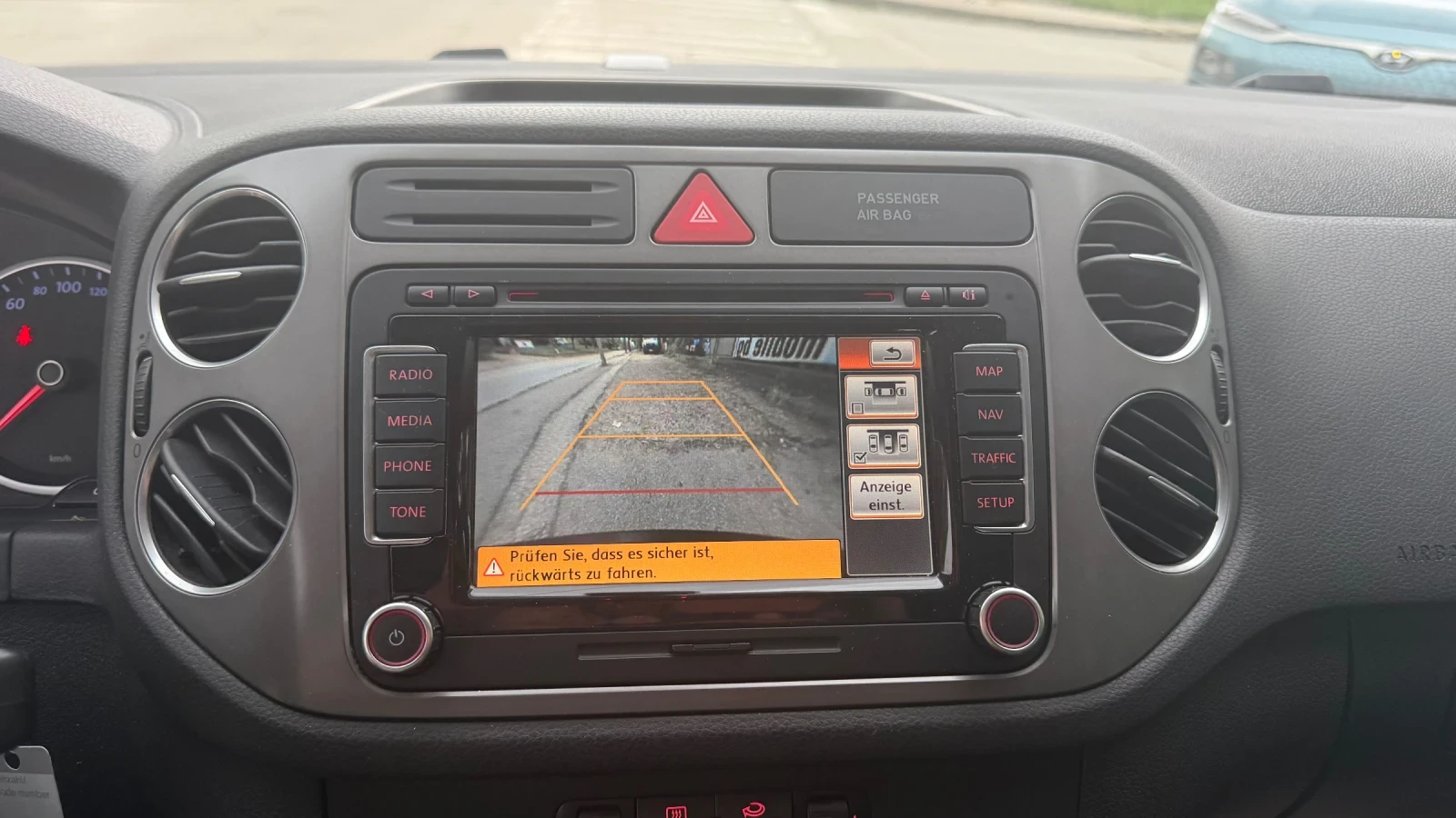 VW Tiguan 2.0TDi, SPORT, 4x4, ШВЕЙЦАРИЯ, снимка 14 - Автомобили и джипове - 54622823