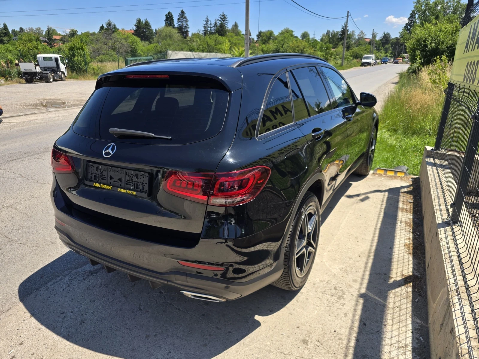Mercedes-Benz GLC 220 PREMIUM/AMG/CAMERA/PANORAMA, снимка 4 - Автомобили и джипове - 55048579