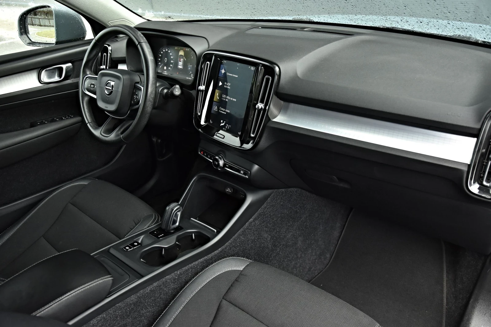Volvo XC40 РЕАЛЕН ПРОБЕГ 4Х4 AWD, снимка 14 - Автомобили и джипове - 55393052