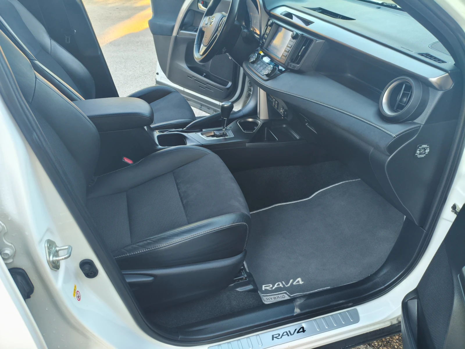 Toyota Rav4 2.5 Hibrid, снимка 11 - Автомобили и джипове - 55703481