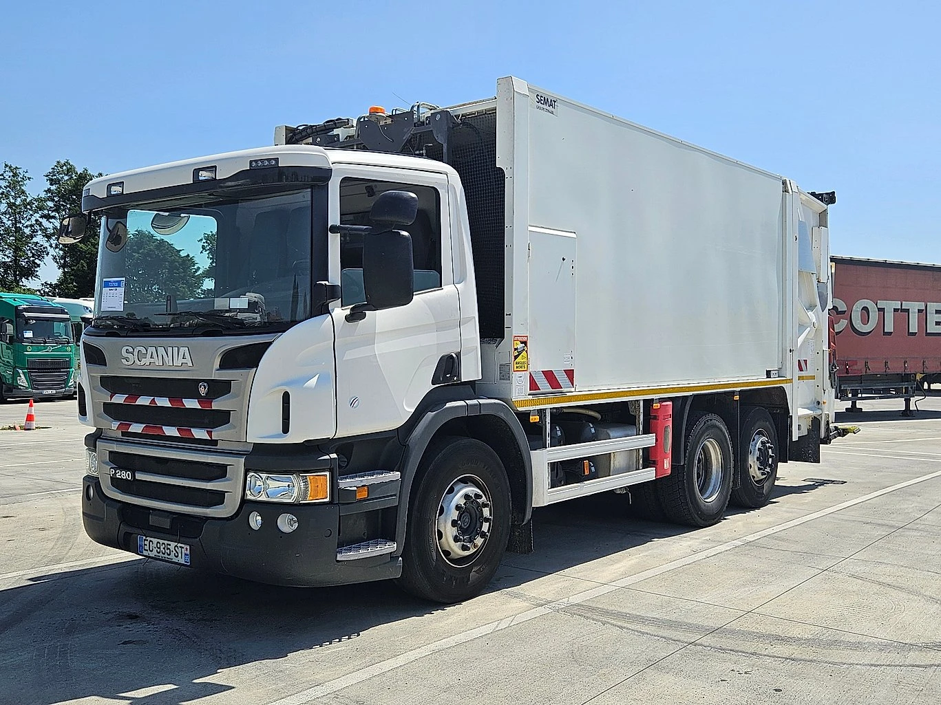 Scania P 320 (23 855 m2) 