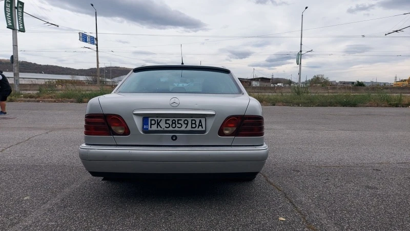 Mercedes-Benz E 200 E200, снимка 5 - Автомобили и джипове - 42760411