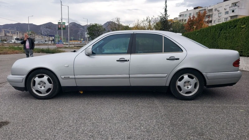 Mercedes-Benz E 200 E200, снимка 3 - Автомобили и джипове - 42760411