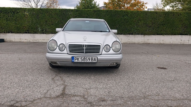 Mercedes-Benz E 200 E200, снимка 1 - Автомобили и джипове - 42760411