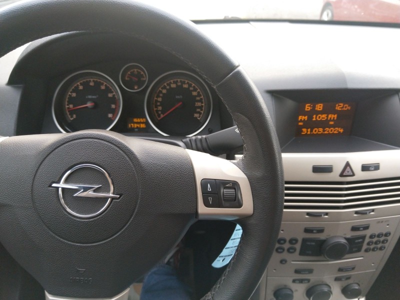 Opel Astra 1.4 16v -FACELIFT, снимка 13 - Автомобили и джипове - 46214173