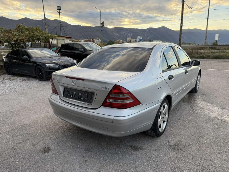 Mercedes-Benz C 220 CDI AVTOMAT 143kc, снимка 6 - Автомобили и джипове - 52165939