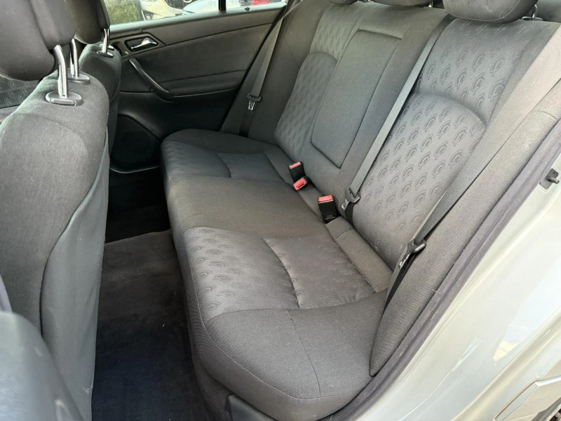 Mercedes-Benz C 220 CDI AVTOMAT 143kc, снимка 14 - Автомобили и джипове - 52165939