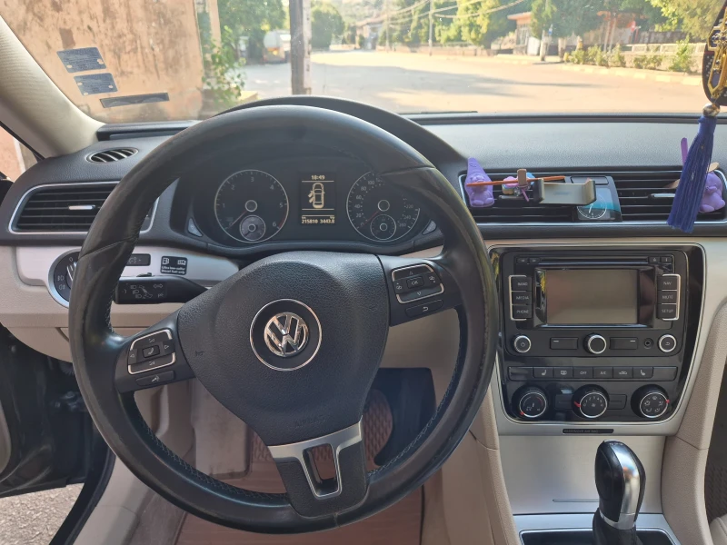 VW Passat, снимка 8 - Автомобили и джипове - 52323592