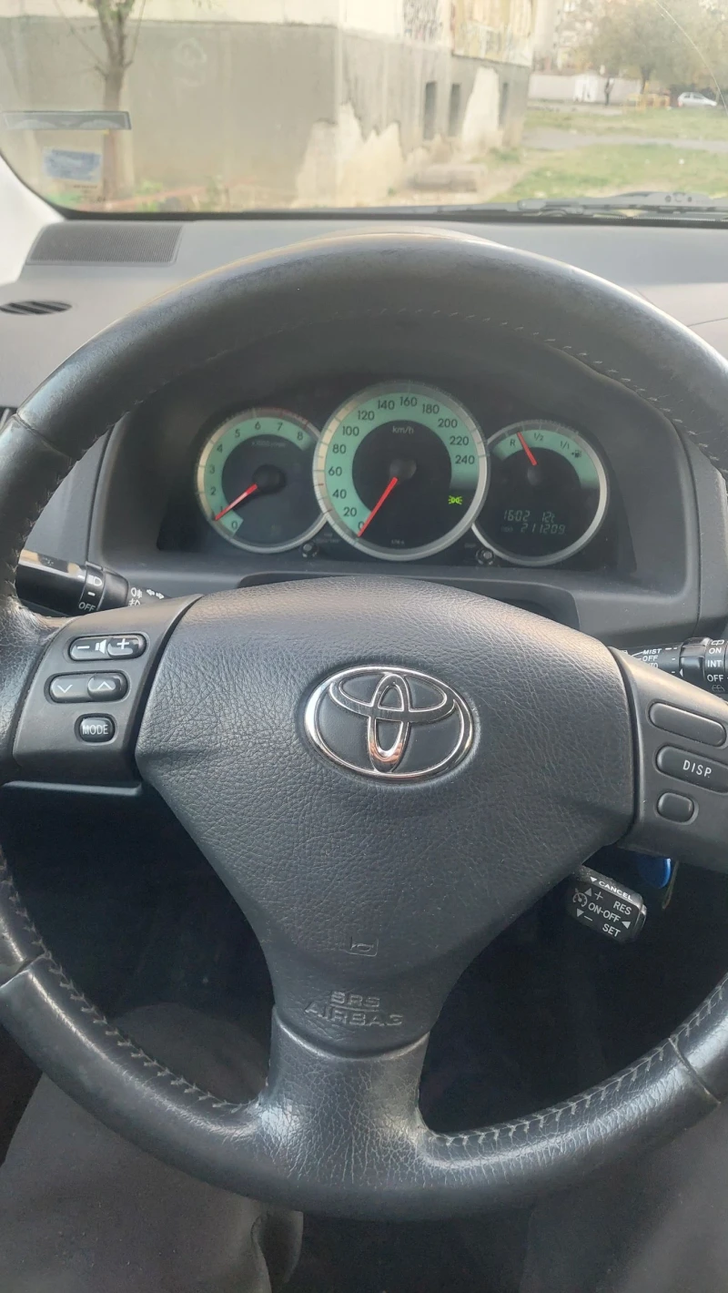 Toyota Corolla verso 1.8 VVTI, снимка 12 - Автомобили и джипове - 52482699