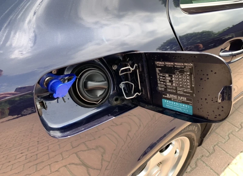 Mercedes-Benz E 200, снимка 4 - Автомобили и джипове - 52546621