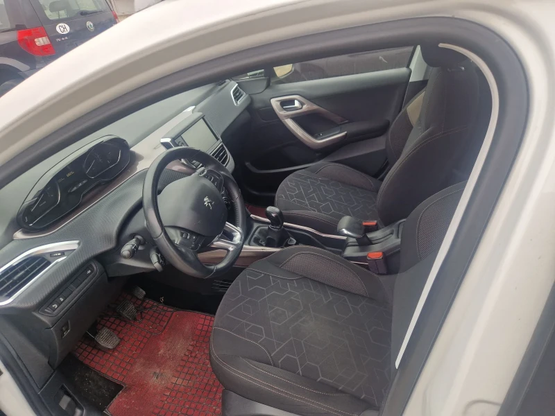 Peugeot 2008 1.2i, снимка 7 - Автомобили и джипове - 52771894