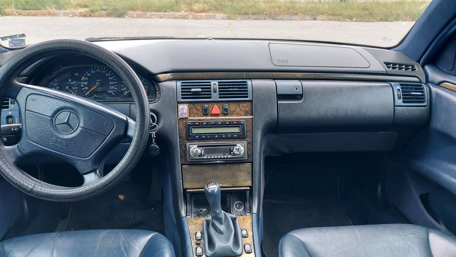 Mercedes-Benz E 200 E200 | Mobile.bg — изображение 12